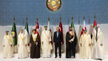 Photo: UAE President heads UAE delegation to 44th GCC Summit inaugurated by Emir of Qatar