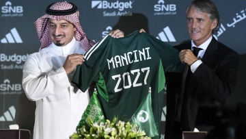 Photo: New Saudi coach Roberto Mancini counting on influx of top stars to help national team players