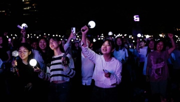 Photo: Seoul hosts large crowds as BTS fans celebrate 10-year anniversary